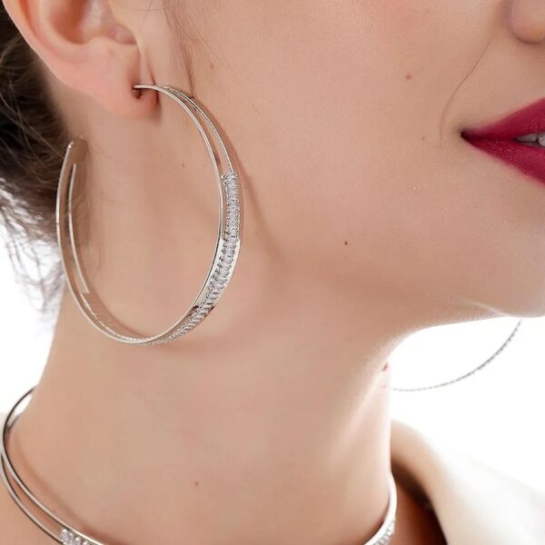 ARGOLA SCALA DUPLA COM BAGUETE DE ZIRCÔNIAS GRANDE - Image 3