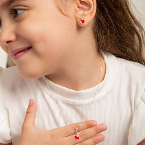 CONJUNTO INFANTIL MAÇÃ RESINA PRATA 925- HIPOALERGÊNICO